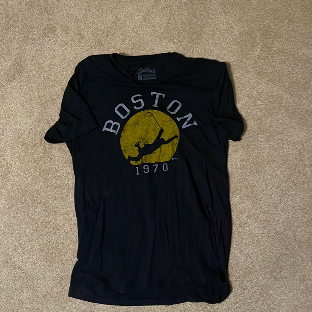 Boston Bruins throwback t-shirt.
